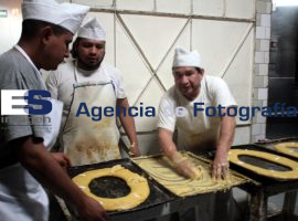 Elaboración Rosca de Reyes - ES imagen agencia de fotografía