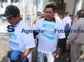 Niegan entrada a segidores de Cordero en salón social - ES imagen agencia de fotografía