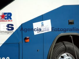 Personal del SAT coloca sellos estadio Cuauthémoc - ES imagen agencia de fotografía