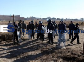 Desalojan a paracaidistas de un predio - ES imagen agencia de fotografía