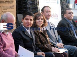 Eduardo Rivera entrega apoyos a escuelas - ES imagen agencia de fotografía