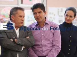 Enrique Agüera y Eduardo Rivera entregan desayunador remodelado - ES imagen agencia de fotografía