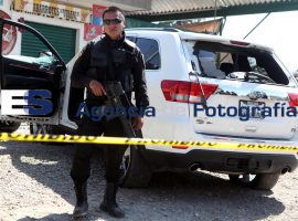 Balean camioneta Jeep en la federal a Atlixco - ES imagen agencia de fotografía