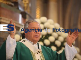 Arzobispo Víctor Sanchez en misa 29/enero - ES imagen agencia de fotografía