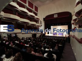 Entregan diplomas  a mujeres emprendedoras  - ES imagen agencia de fotografía
