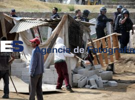 Ayuntamiento desaloja predio en la Resurreción - ES imagen agencia de fotografía