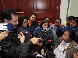 Noroña regresa con comerciantes de Analco - ES imagen agencia de fotografía