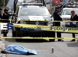 Muere al caer de un edificio 11pte y 13sur - ES imagen agencia de fotografía