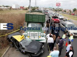 Muere conductor de taxi en periférico - ES imagen agencia de fotografía