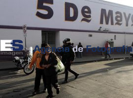Operativo en mercado 5 de mayo - ES imagen agencia de fotografía
