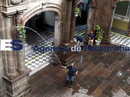 Limpian el ayuntamiento - ES imagen agencia de fotografía