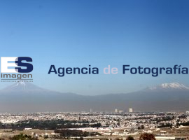 Panorámica de la ciudad con los volcanes - ES imagen agencia de fotografía