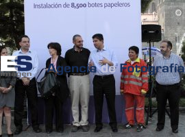 Incorporan 8500 botes papeleros - ES imagen agencia de fotografía