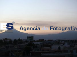 Atardecer con fumarola - ES imagen agencia de fotografía