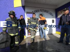 Incendio en escuela - ES imagen agencia de fotografía