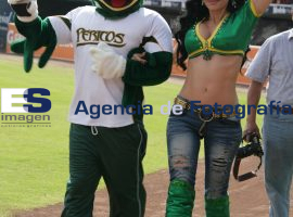 Primera bola temporada Pericos de Puebla - ES imagen agencia de fotografía