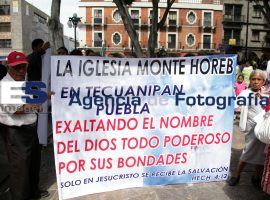 Catolicos desfilan por el Centro Histórico - ES imagen agencia de fotografía