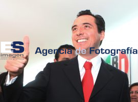 Pablo Fernández se registró en el IFE - ES imagen agencia de fotografía