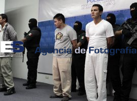 Detiene PGJ presuntos asaltantes de joyerías - ES imagen agencia de fotografía