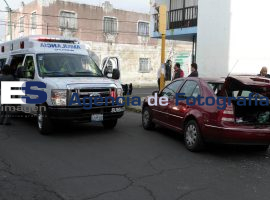 Choque vehicular en la 4 sur y la 19  - ES imagen agencia de fotografía