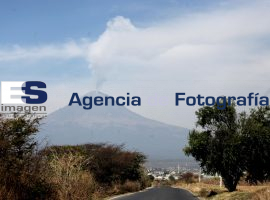 Emite fumarola de vapor de agua el Popocatépetl - ES imagen agencia de fotografía