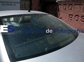 Ceniza del volcán en automóviles - ES imagen agencia de fotografía