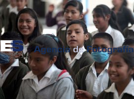 Alumnos de escuelas ocupan cubrebocas - ES imagen agencia de fotografía