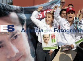 Hace campaña Claudia a EPN en camiones - ES imagen agencia de fotografía