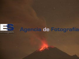 Popocatepetl arroja material incandesente - ES imagen agencia de fotografía