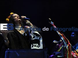 Ofrece Lila Downs  concierto en la feria - ES imagen agencia de fotografía