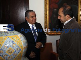Reunión Manzanilla con seguridad  - ES imagen agencia de fotografía