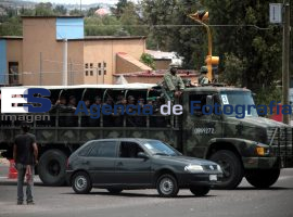Convoy del ejército mexicano - ES imagen agencia de fotografía
