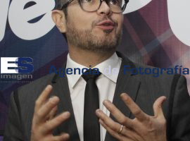 Se presenta Alexs Syntek en el Teatro del Pueblo - ES imagen agencia de fotografía