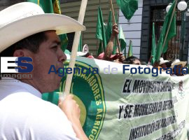 UNTA recorre en protesta la ciudad - ES imagen agencia de fotografía