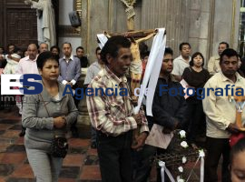 Conmemoran el día de la Santa Cruz - ES imagen agencia de fotografía