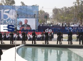 Montan guardia en monumento al Gral. Ignacio Zaragoza - ES imagen agencia de fotografía