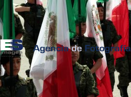 Realizan desfile 5 de Mayo en Calzada Zaragoza - ES imagen agencia de fotografía