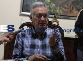 Habla Bartlett sobre debate  - ES imagen agencia de fotografía