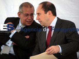 FMP entrega libros biblioteca 5 de Mayo - ES imagen agencia de fotografía