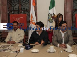 José Juan habla del debate - ES imagen agencia de fotografía