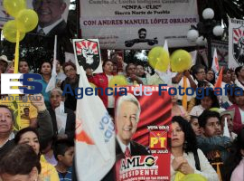 AMLO en Huauchinango  - ES imagen agencia de fotografía