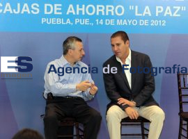 Entregan recursos a defraudados - ES imagen agencia de fotografía