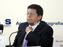Josrge Sánchez consejero del IEE en su informe - ES imagen agencia de fotografía