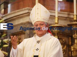 Pide arzobispo por informadores del país - ES imagen agencia de fotografía