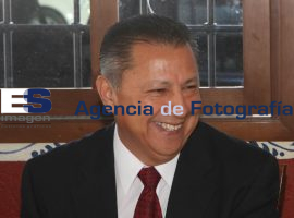 Denuncian venta de uniformes únicos de mala calidad - ES imagen agencia de fotografía