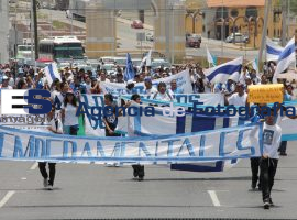 Marchan aficionados de la franja - ES imagen agencia de fotografía