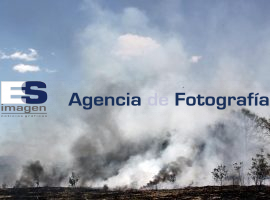 Incendio Basurero Clandestino - ES imagen agencia de fotografía