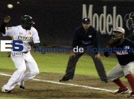 Beisbol Pericos Vs Águilas - ES imagen agencia de fotografía