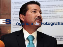 Arriaga firma compromisos - ES imagen agencia de fotografía