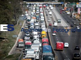 Tráfico autopista puente La María - ES imagen agencia de fotografía